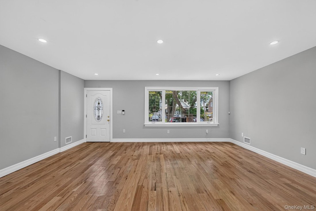 House in New York, New York, United States 4 - 18645969