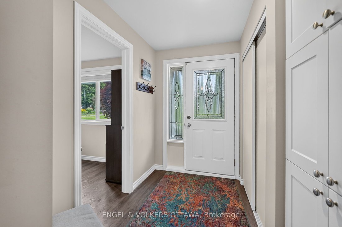 House in Toronto, Ontario, Canada 5 - 18643881