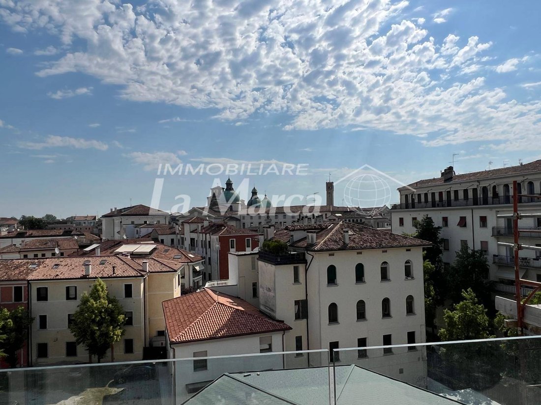 Apartment in Cathedral - Piazza dei Signori, Treviso, Italy 2 - 18645607