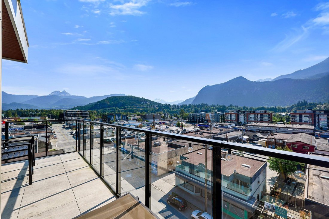 Condo in Squamish, British Columbia, Canada 2 - 18643224