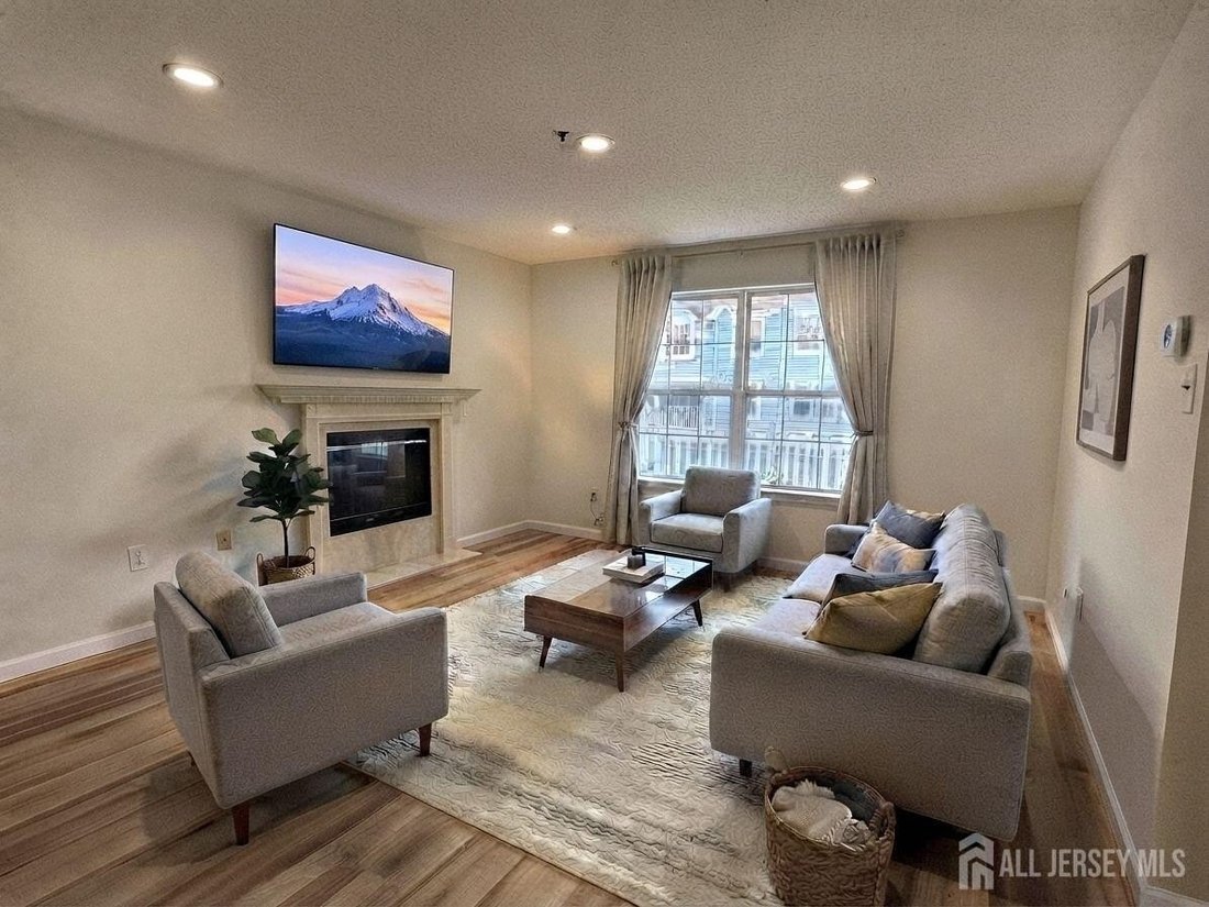 Condo in Metuchen, New Jersey, United States 3 - 18644988