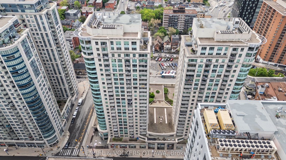 Condo in Ottawa, Ontario, Canada 2 - 18642757