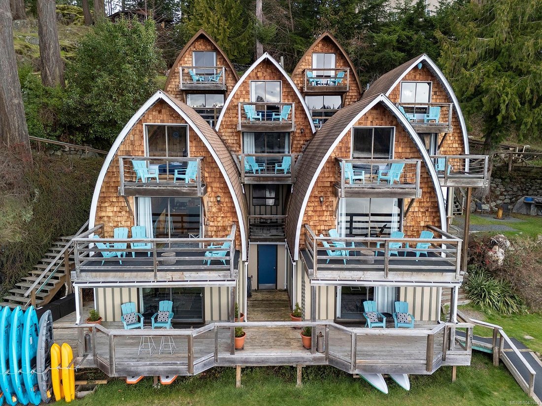 Heriot Bay, British Columbia, Canada 4 - 18643570