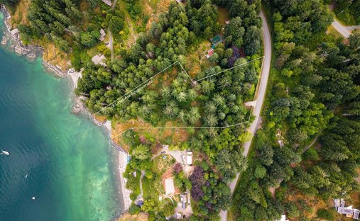 Land in Heriot Bay, British Columbia, Canada 1