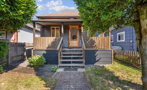 House in Cumberland, British Columbia, Canada 1