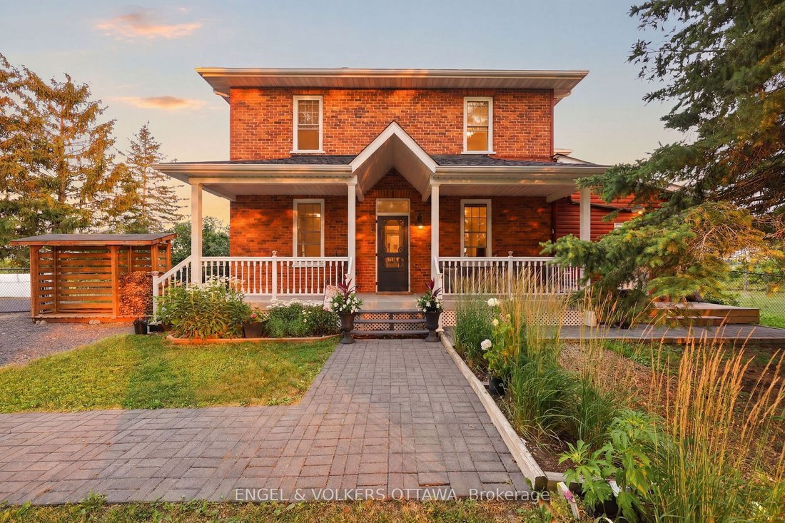 House in South Glengarry, Ontario, Canada 1 - 18643858