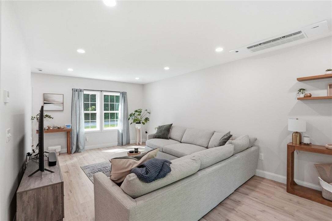 House in Lincoln, Rhode Island, United States 3 - 18645732