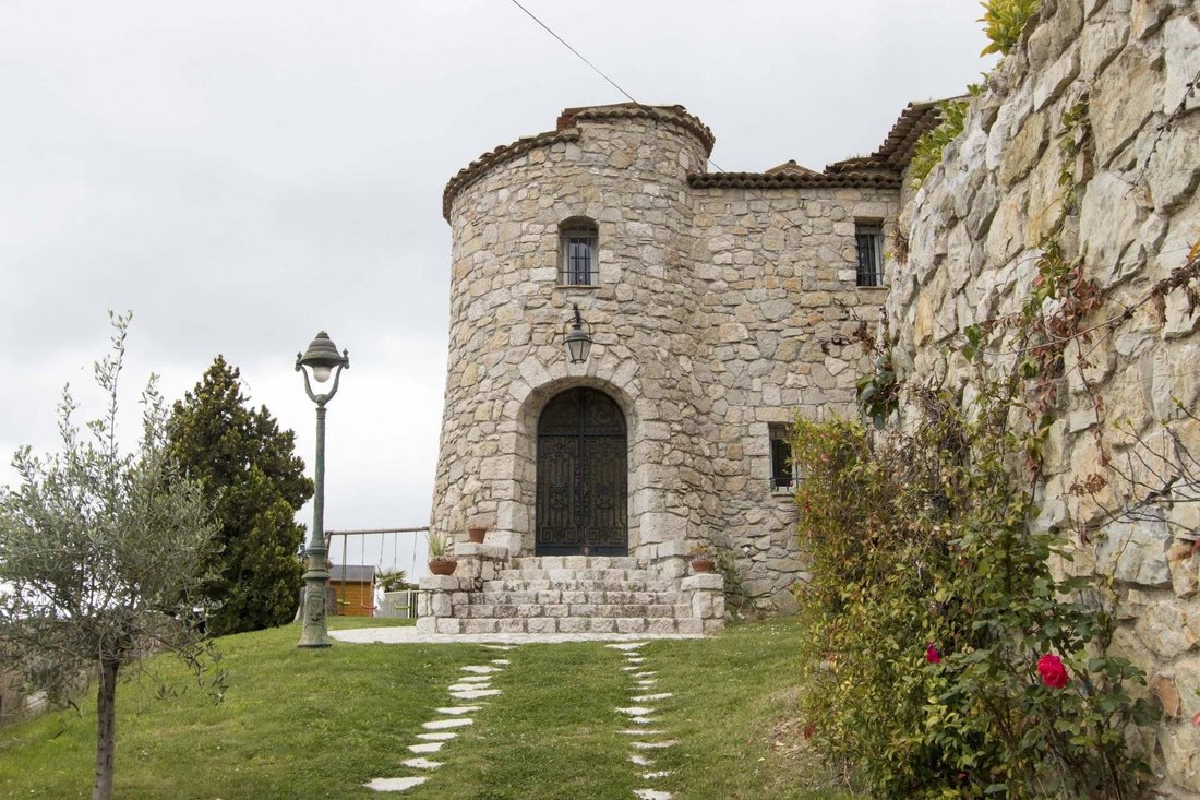 Villa in Tourrette-Levens, Provence-Alpes-Côte d'Azur, France 3 - 15663876