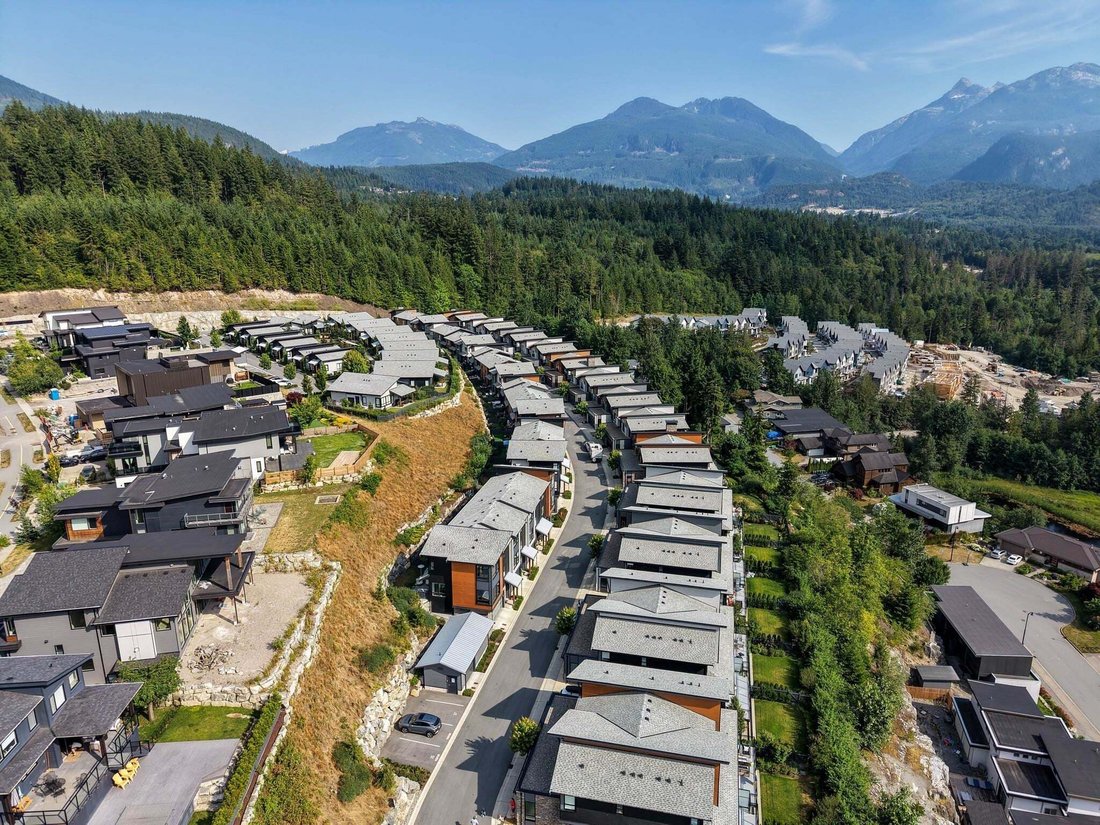 Townhouse in Squamish, British Columbia, Canada 5 - 18643165