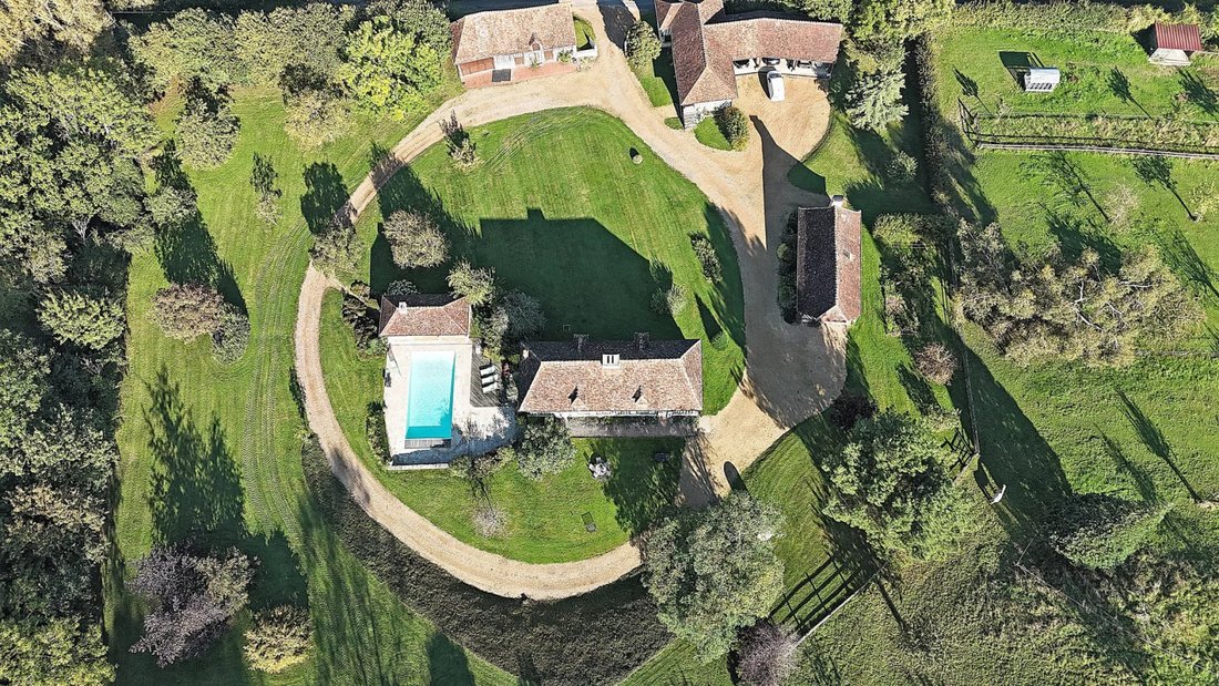 Castle in L'Oudon, Saint-Pierre-en-Auge, France 2 - 18646339