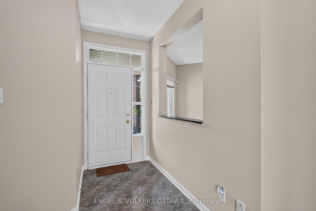 House in Ottawa, Ontario, Canada 4 - 18644113