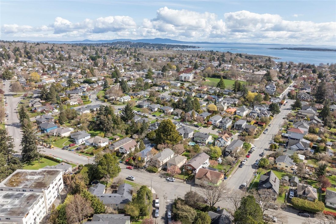 House in Oak Bay, British Columbia, Canada 3 - 18643616