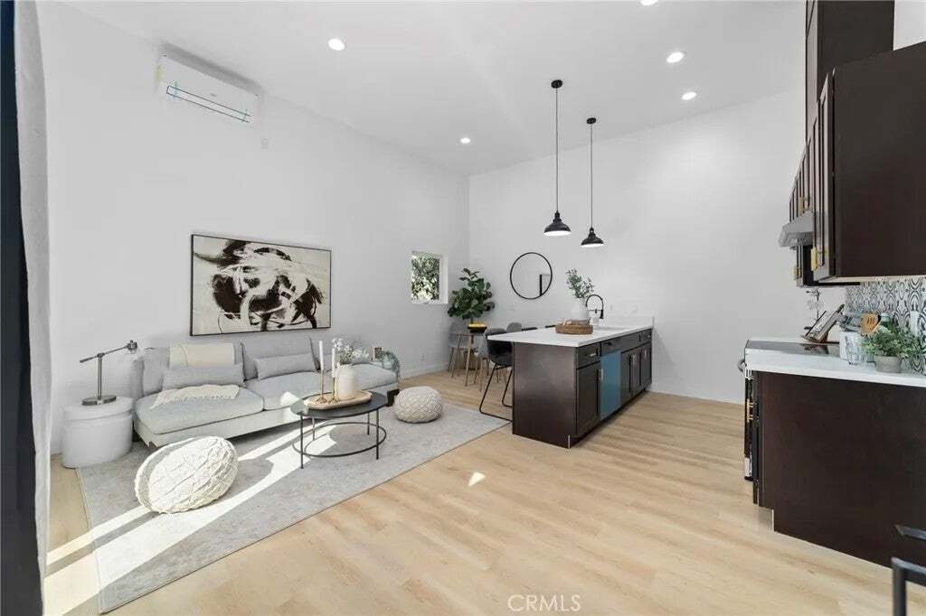 Condo in Los Angeles, California, United States 3 - 18562504