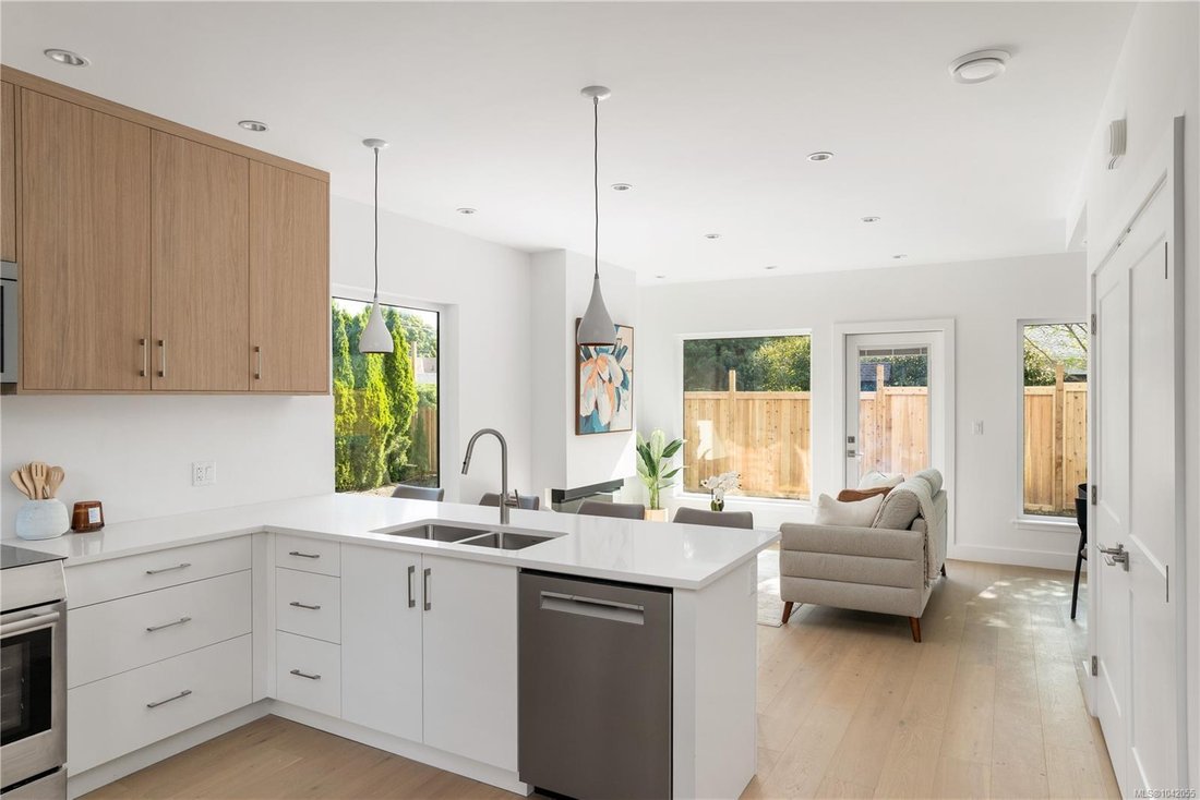 Townhouse in Oak Bay, British Columbia, Canada 1 - 18643378
