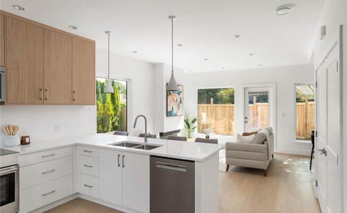 Townhouse in Oak Bay, British Columbia, Canada 1