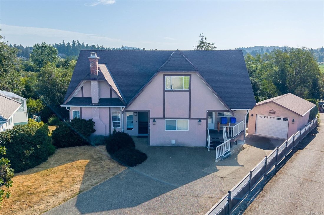 House in Saanich, British Columbia, Canada 1 - 18643695