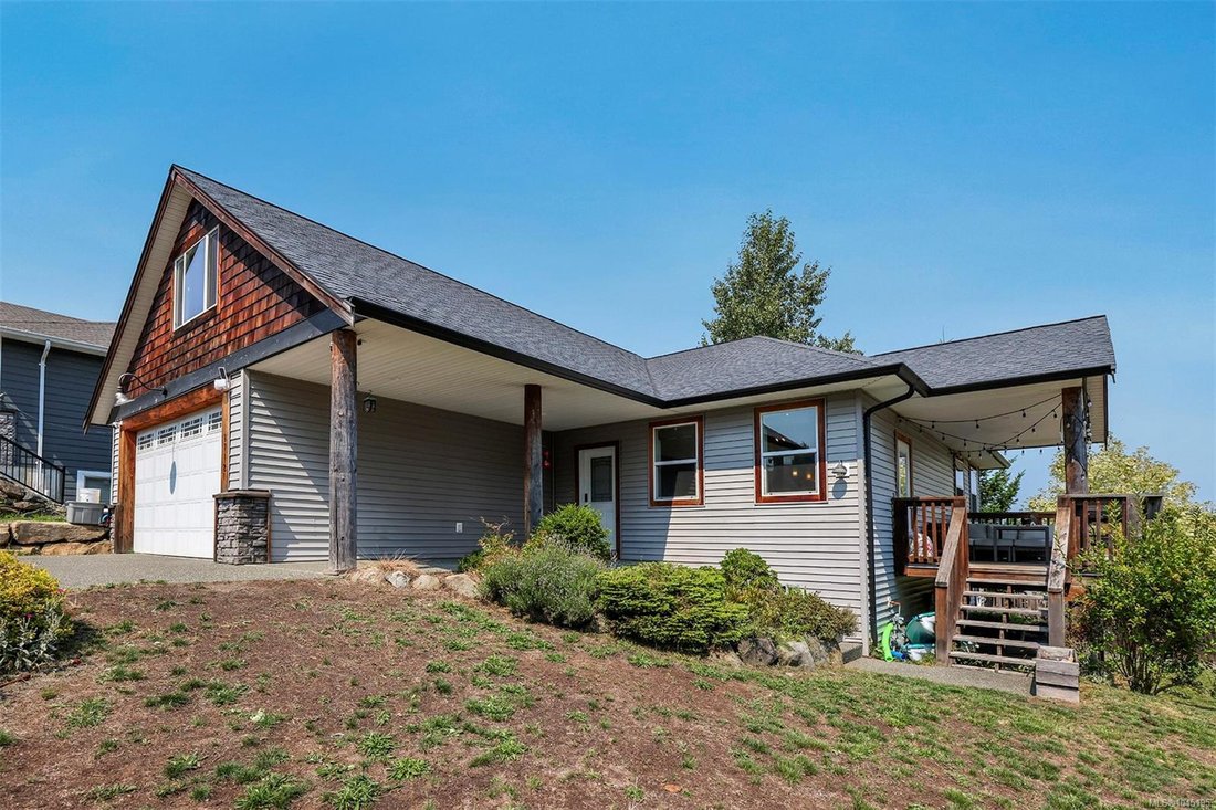 House in Cumberland, British Columbia, Canada 3 - 18643703