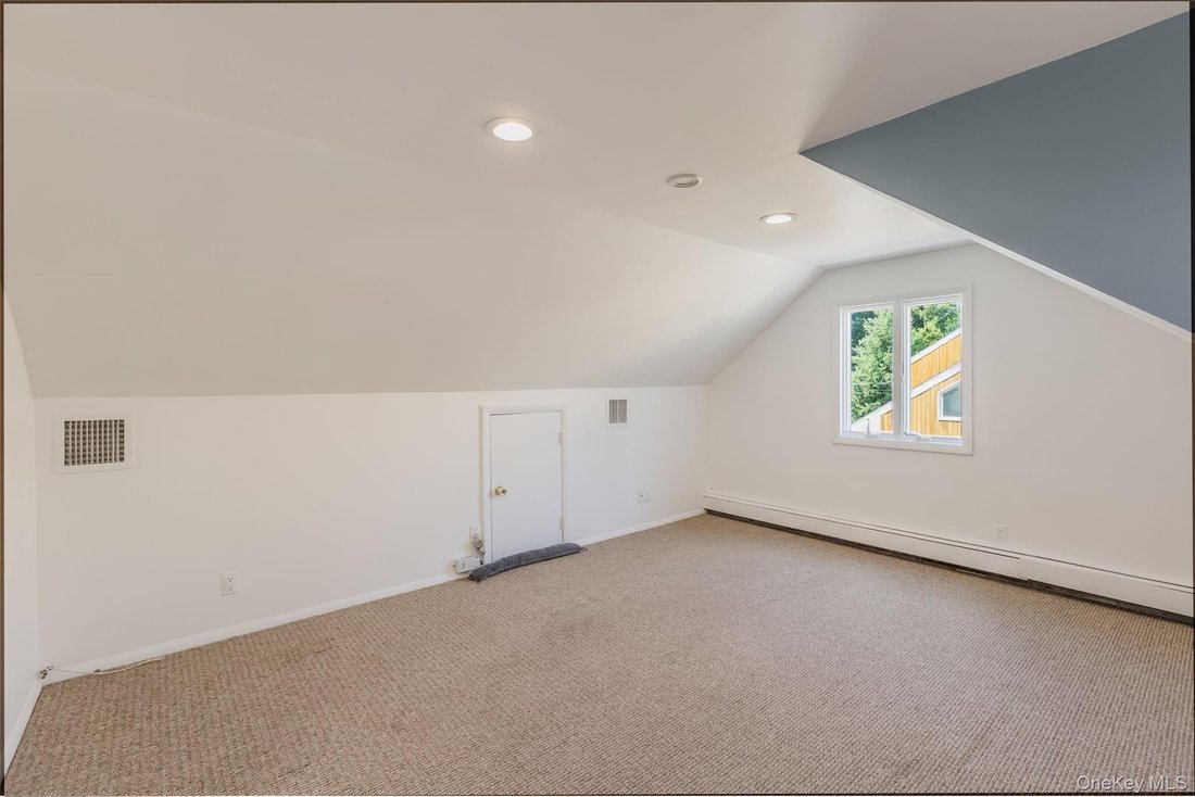 East Northport, New York, United States 5 - 18646834