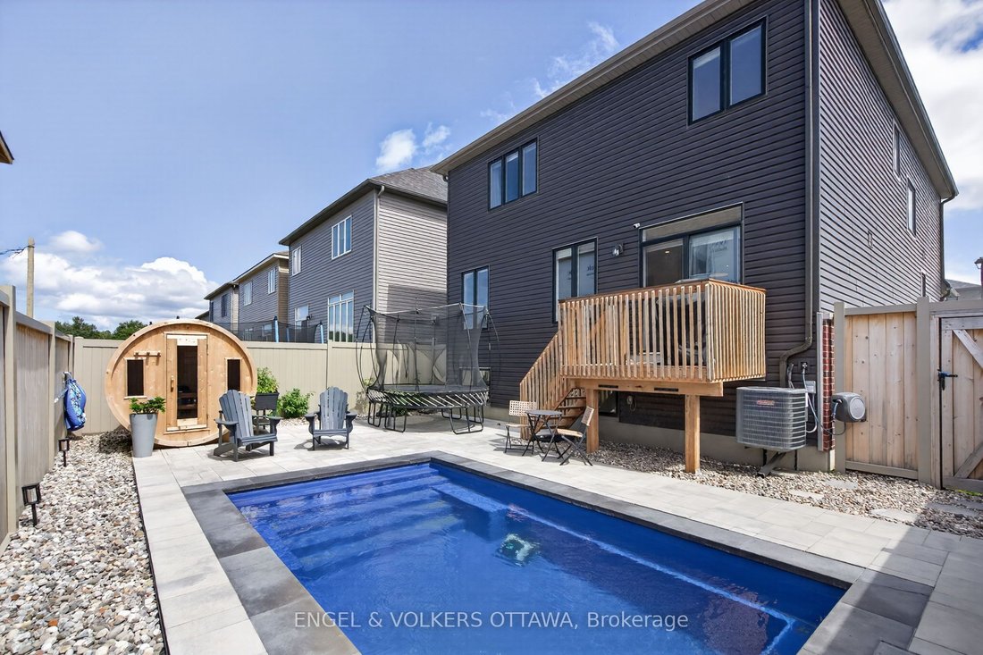 House in Ottawa, Ontario, Canada 4 - 18644054