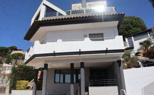 Villa in Canyelles, Catalonia, Spain 1