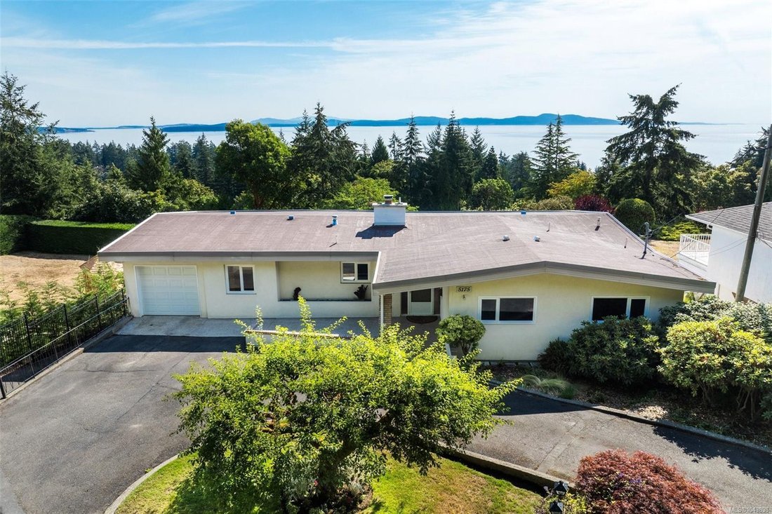 House in Saanich, British Columbia, Canada 1 - 18643629