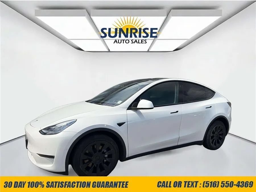 Suv in Elmont, NY, United States 1 - 18648071