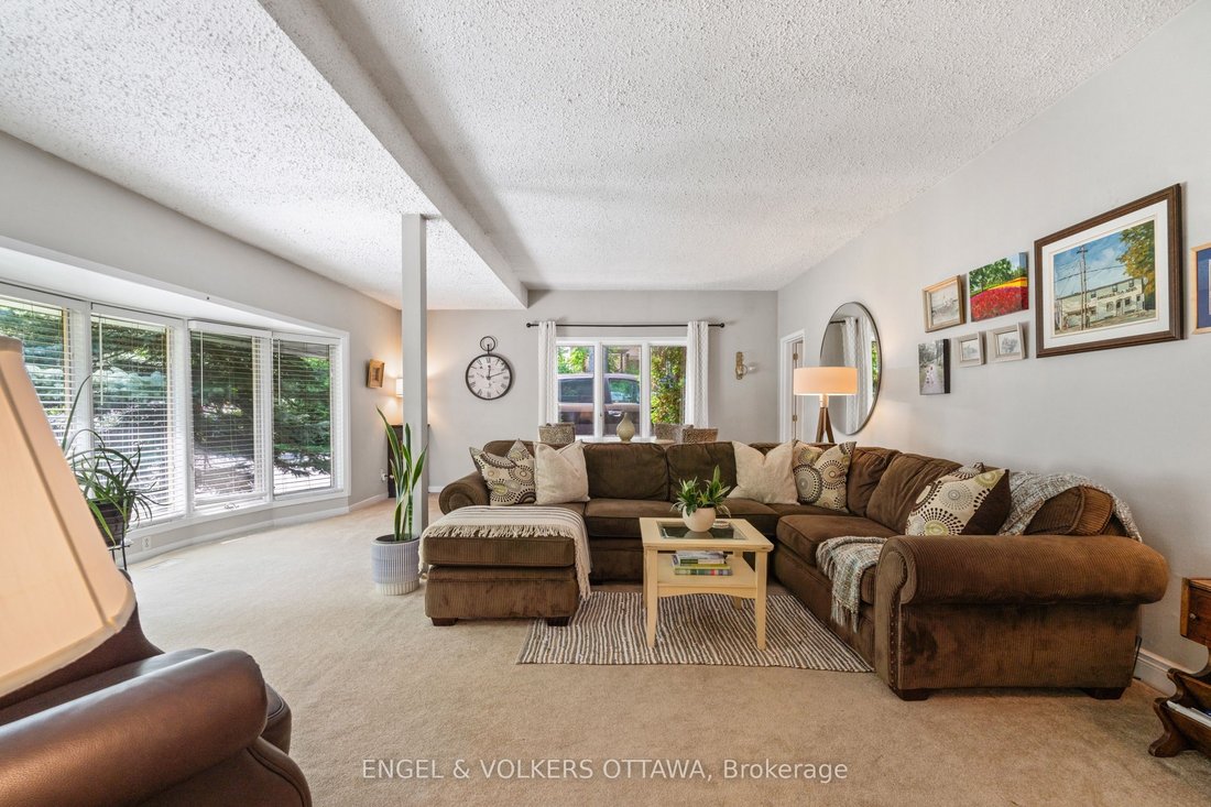 House in Ottawa, Ontario, Canada 4 - 18643461