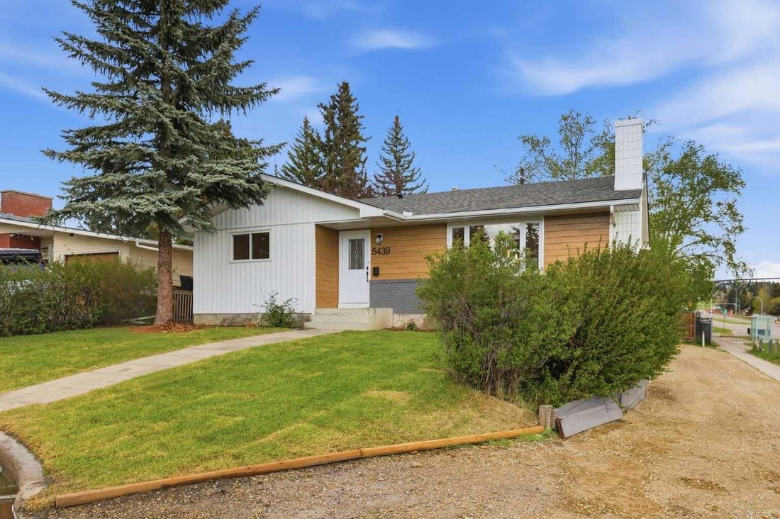 House in Calgary, Alberta, Canada 1 - 18643404