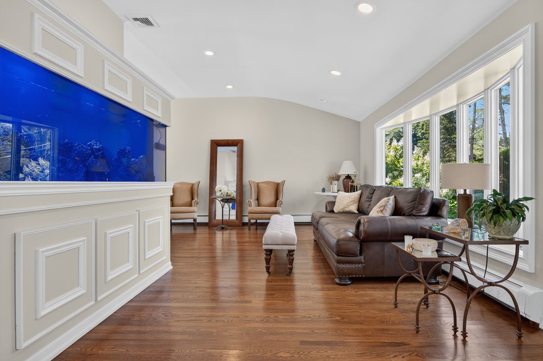 House in Syosset, New York, United States 3 - 18627576