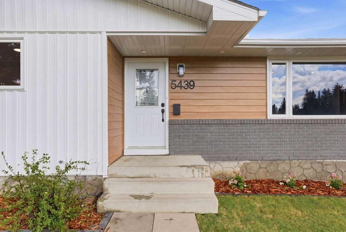 House in Calgary, Alberta, Canada 4 - 18643404