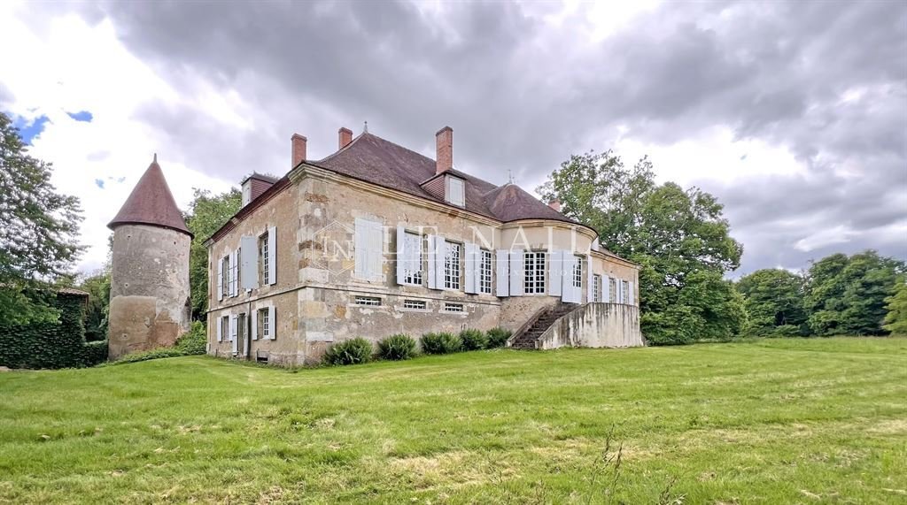Castle in Vieil Angoulême-Centre Ville, Angoulême, France 4 - 18647535