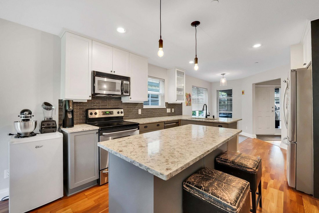 Townhouse in Squamish, British Columbia, Canada 3 - 18643011