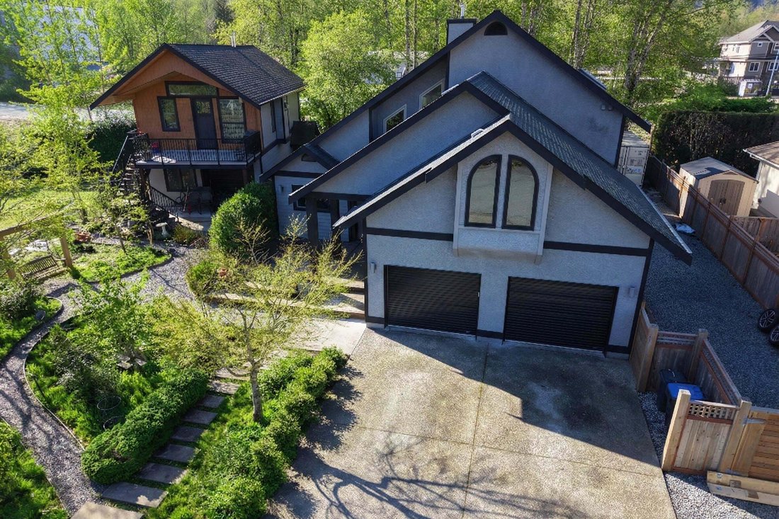 House in Squamish, British Columbia, Canada 1 - 18642849