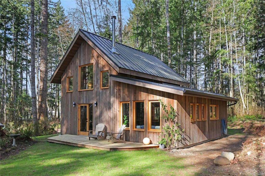 House in Courtenay, British Columbia, Canada 2 - 18643716