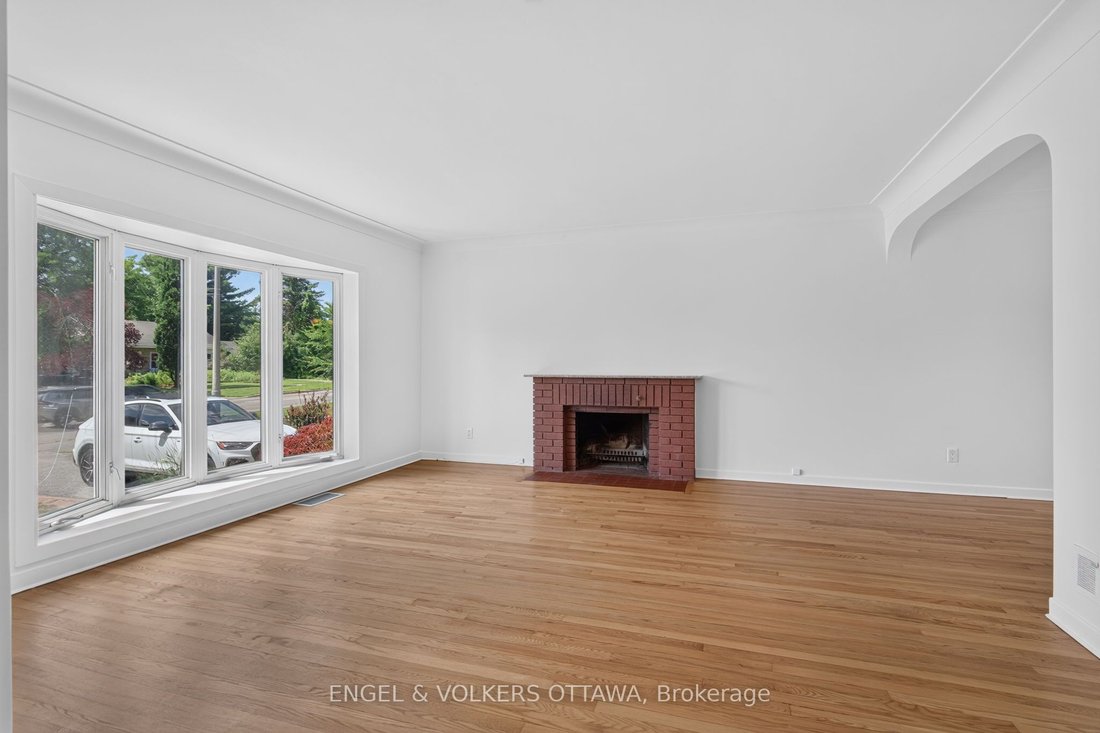 House in Ottawa, Ontario, Canada 5 - 18642680