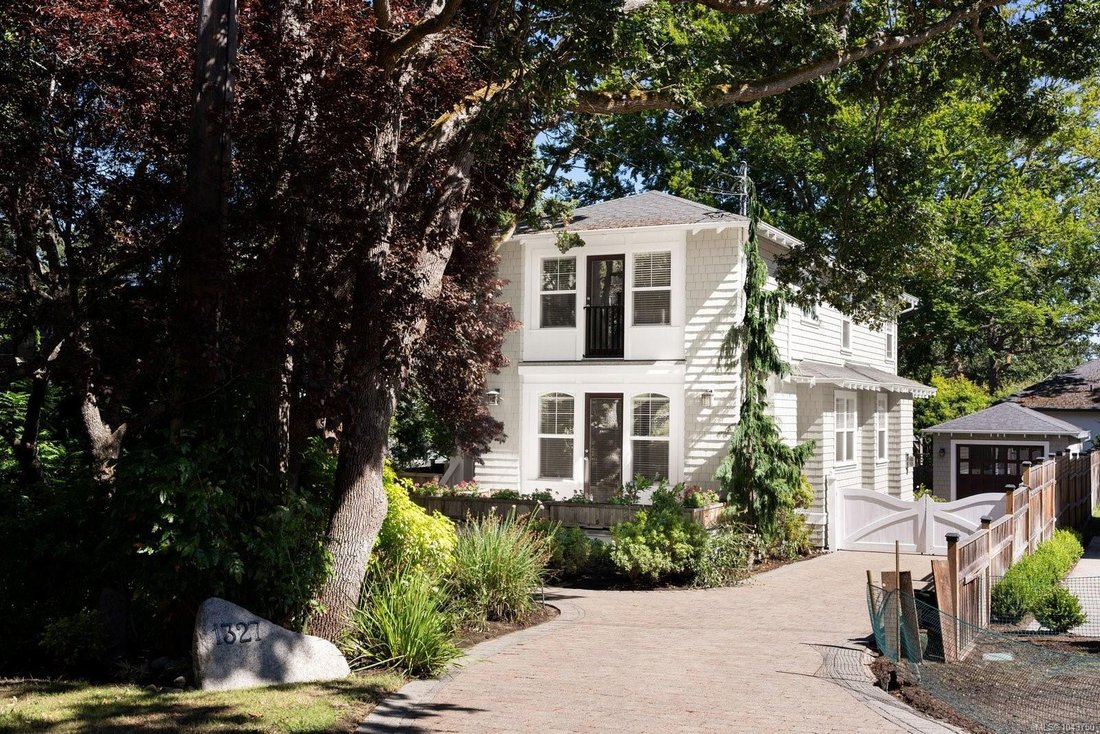 House in Oak Bay, British Columbia, Canada 1 - 18643825