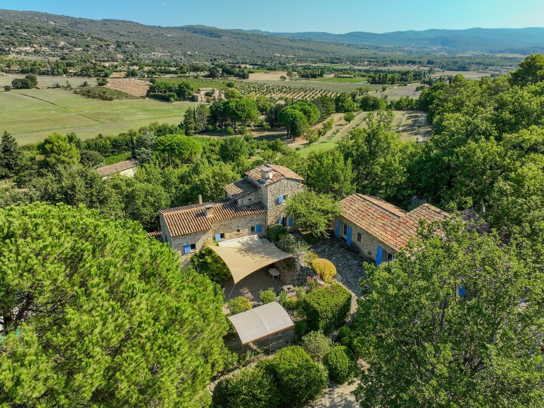 House in Gordes, Provence-Alpes-Côte d'Azur, France 2 - 18647297