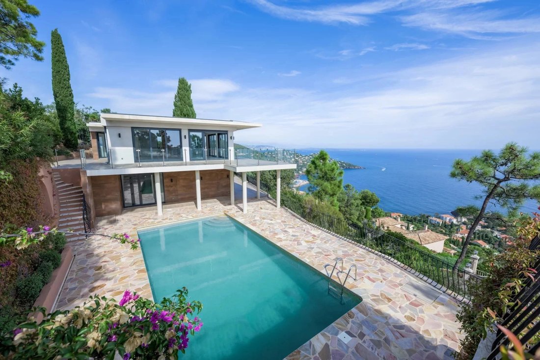 Villa in Le Dramont-Agay-Anthéor-Le Trayas, Saint-Raphaël, France 1 - 16725362