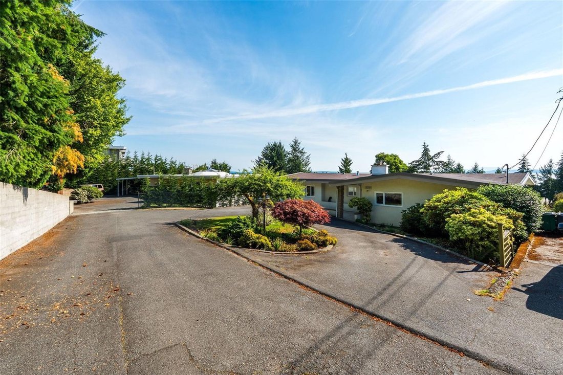 House in Saanich, British Columbia, Canada 3 - 18643629