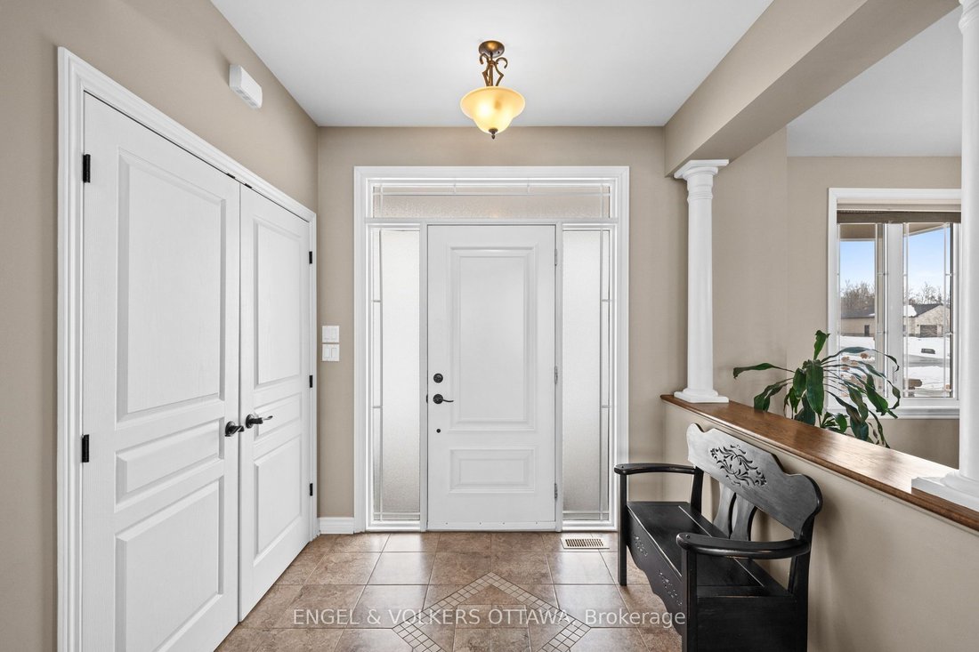 House in Ottawa, Ontario, Canada 5 - 18643795