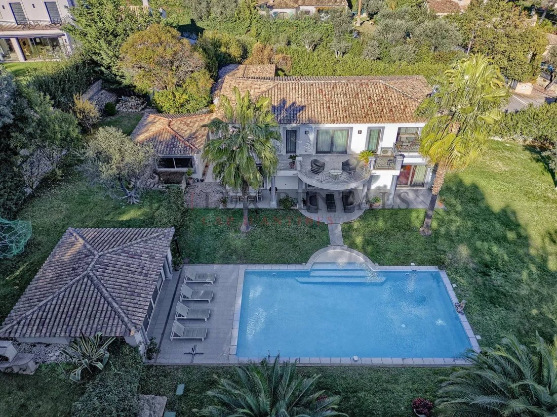Villa in Mougins, Provence-Alpes-Côte d'Azur, France 1 - 16296514