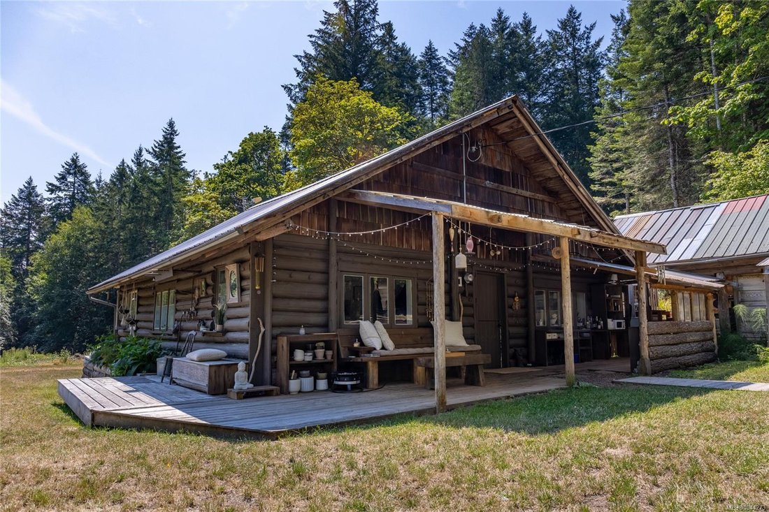 House in Pender Island, British Columbia, Canada 5 - 18643647