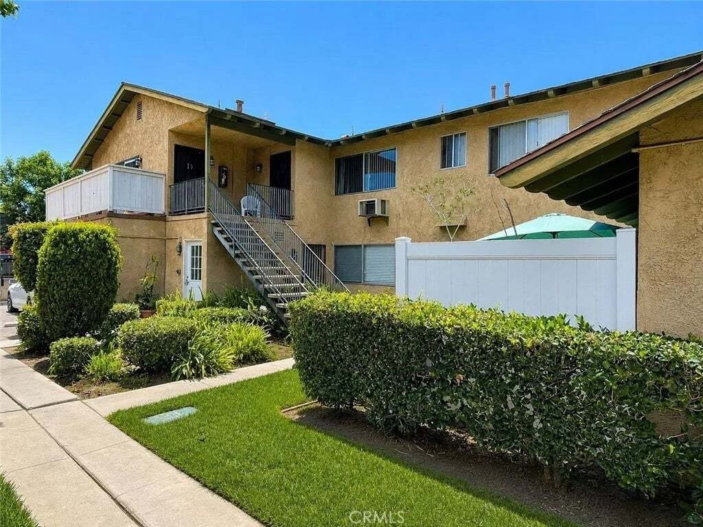 Santa Ana, California, United States 3 - 18646539