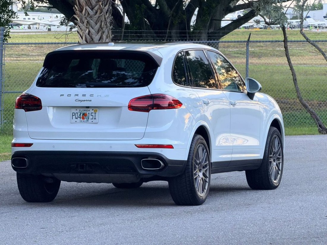 Suv in Pompano Beach, FL, United States 5 - 18648010