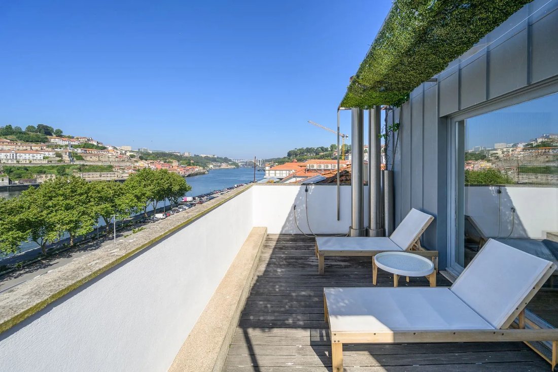 Townhouse in Cedofeita, Santo Ildefonso, Se, Miragaia, Sao Nicolau e Vitoria, Porto District, Portugal 1 - 14899869