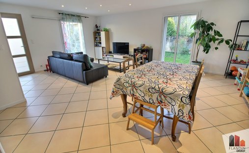 House in Yvours, Irigny, France 1