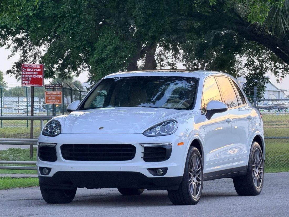 Suv in Pompano Beach, FL, United States 1 - 18648010