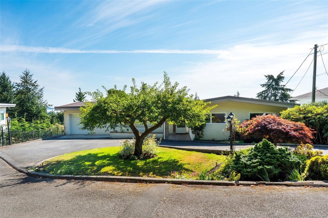 House in Saanich, British Columbia, Canada 5 - 18643629