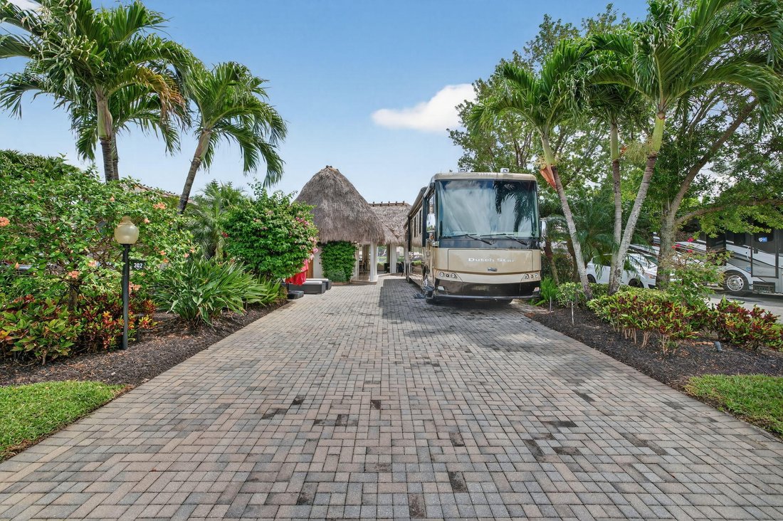Condo in North Lauderdale, Florida, United States 3 - 18642693