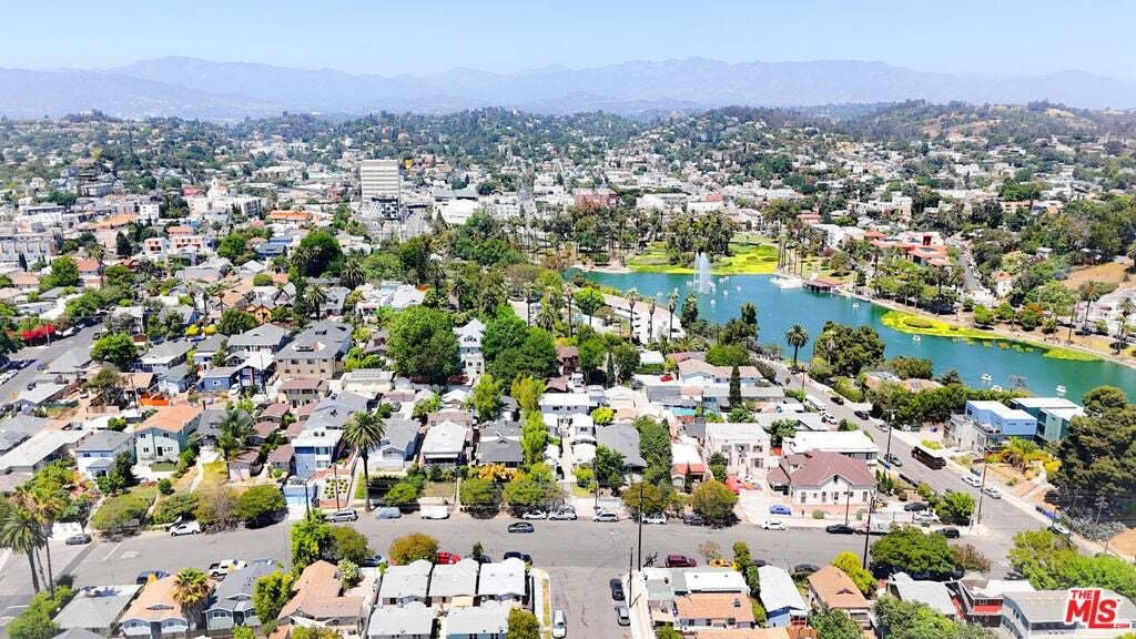 Los Angeles, California, United States 5 - 18645941